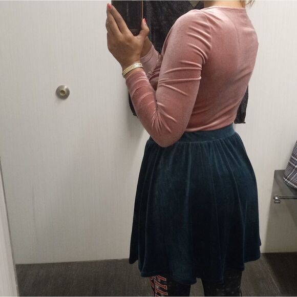 Velvet top (no measurements sorry) - Picture 5 of 16